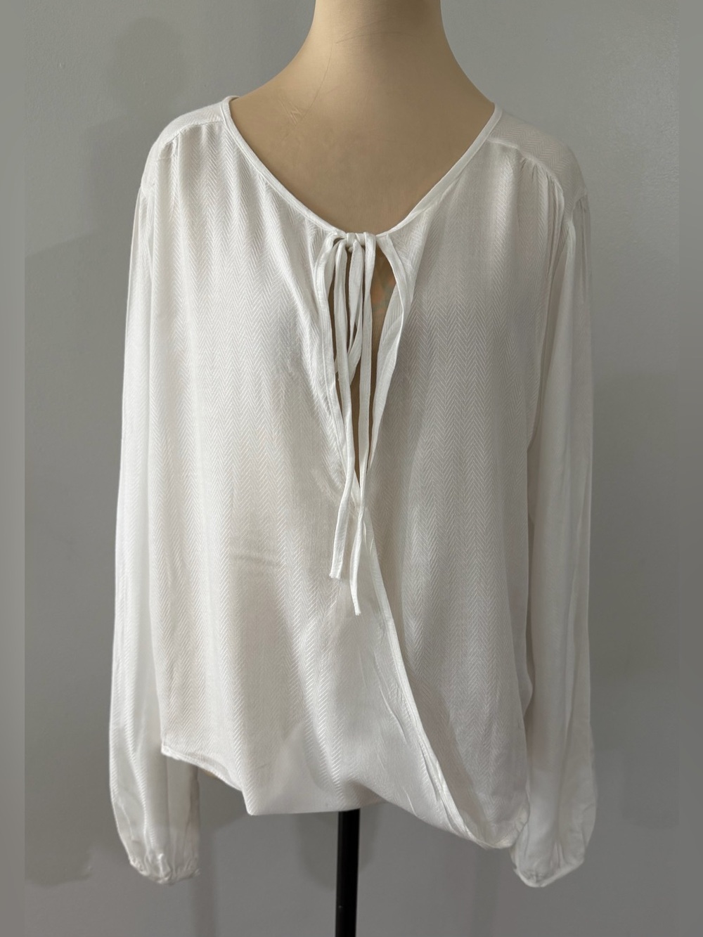 NWT Laju White Tie-Neck Long Sleeve Women’s Shirt Blouse Coastal Professional